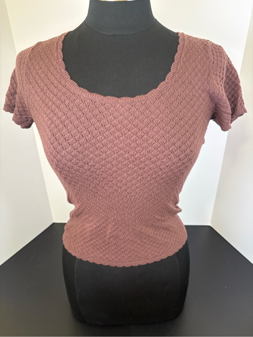 bobeau Textured Scoop Neck Crop Top - Mauve